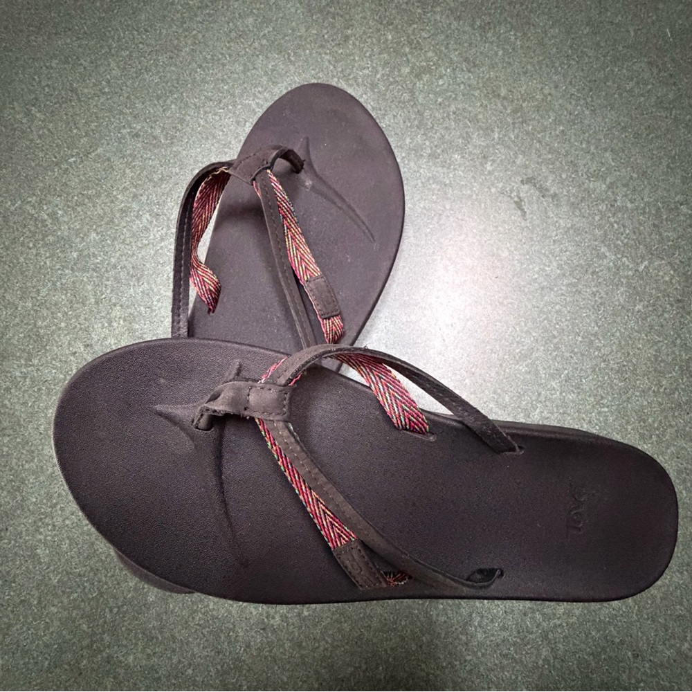 Teva Women’s Black Flip Flop Sandals w/ multi colored Accent Straps size 9